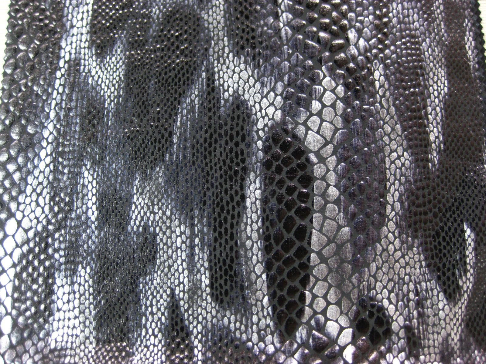 FDY KNIT SPANDEX PD WITH SILVER SNAKE FOIL