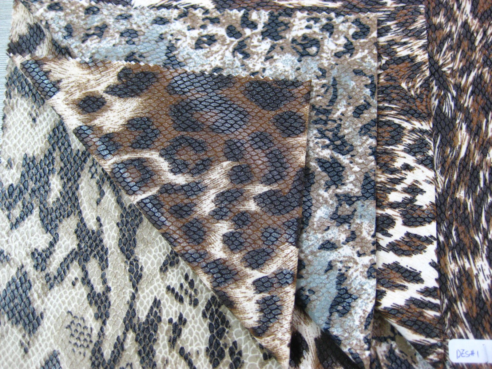 FDY KNIT SPANDEX PRINT WITH SNAKE FOIL